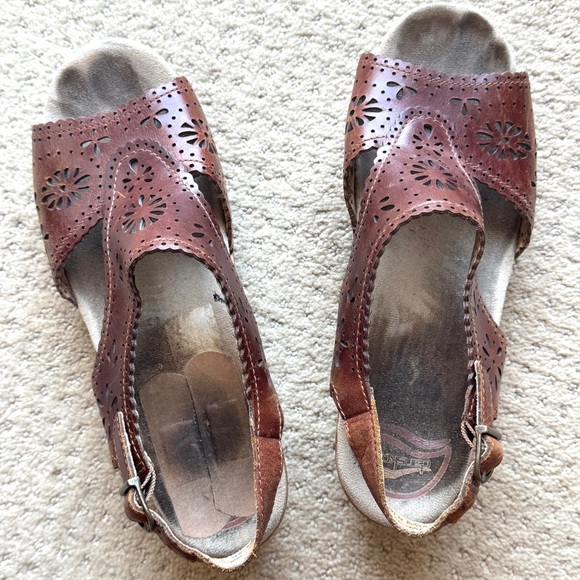 Dansko Sakura Brown Cutout Leather Slingback Block Heel Sandals CLOGS wedges 9.5 - Picture 9 of 11